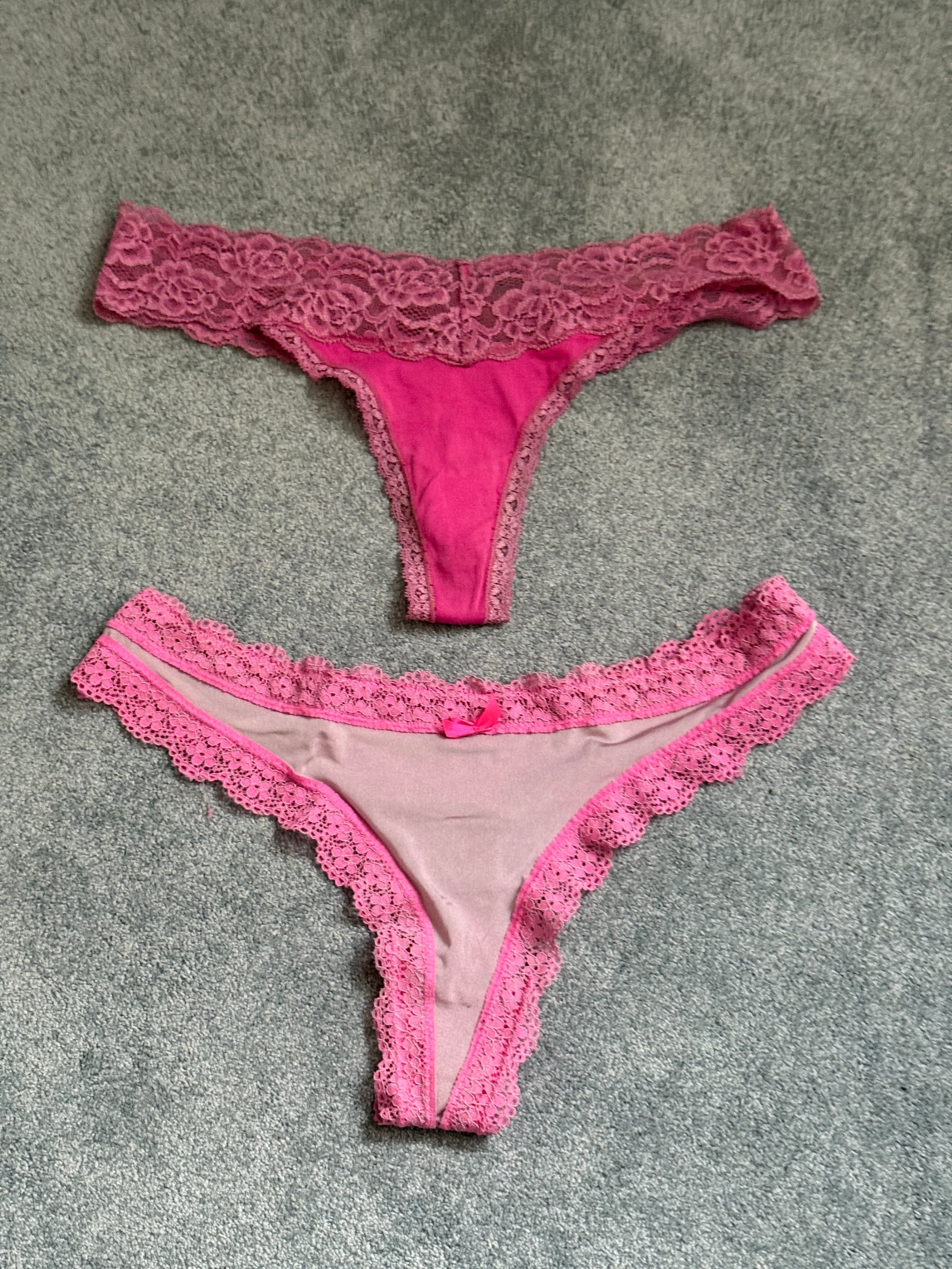 2 pinke Tangas zum Preis von 1